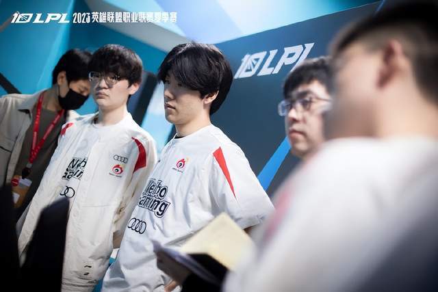 员因伤缺阵 员因伤缺阵