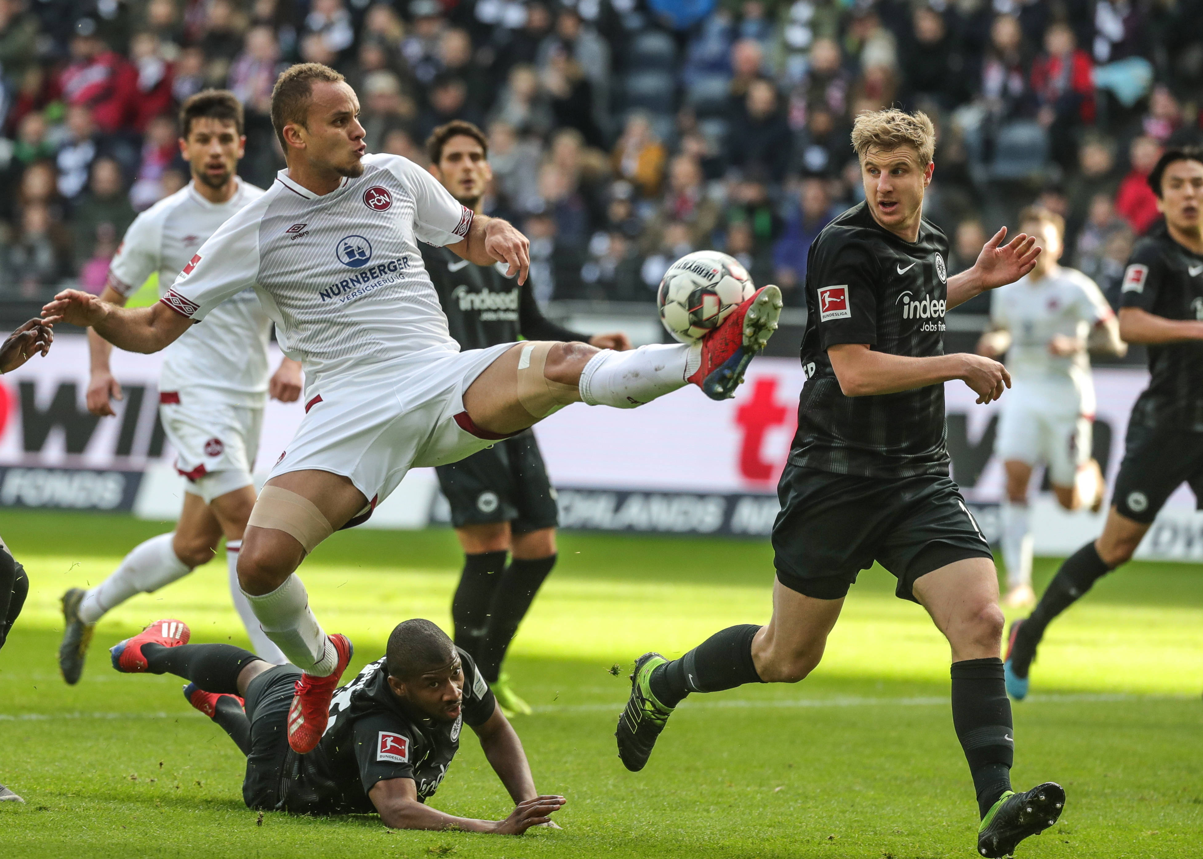 为对手后卫 为对手后卫