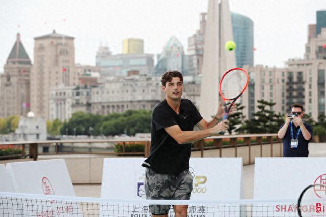 莱利在采访 莱利在采访